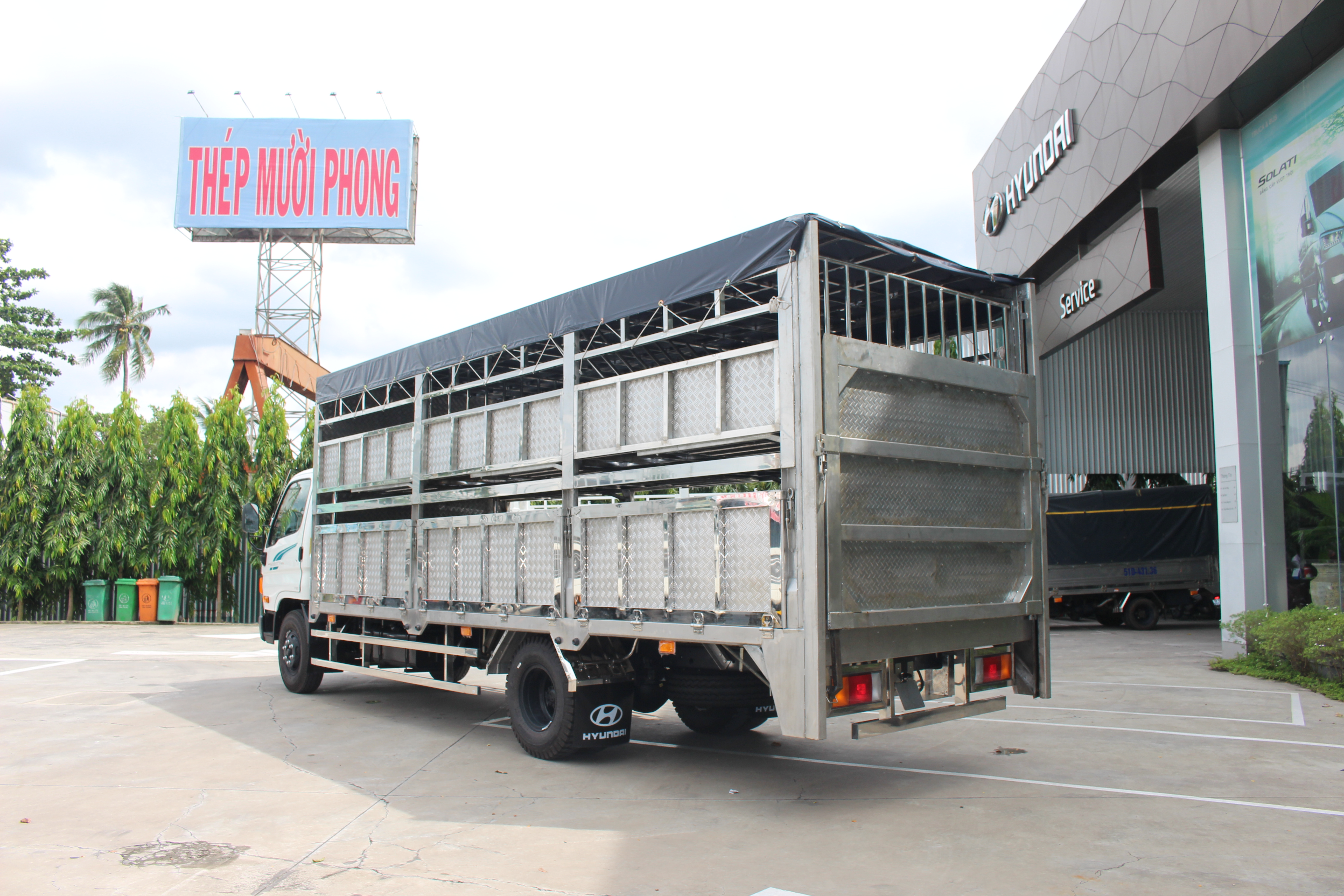 Xe tải Hyundai Mighty 110XL thùng chở gia súc