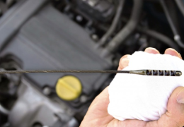Quy trình kiểm tra và thay dầu động cơ xe ô tô - Hyundai Nguyên Gia Phát