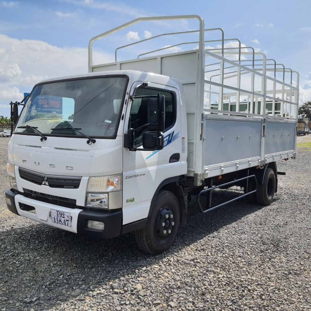 Xe tải trung Fuso được nhập khẩu nguyên chiếc từ Ấn Độ