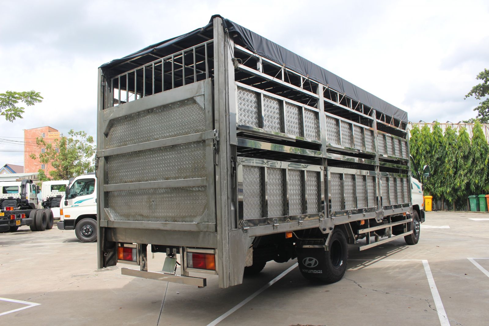 Xe tải 110XL thùng chở gia súc
