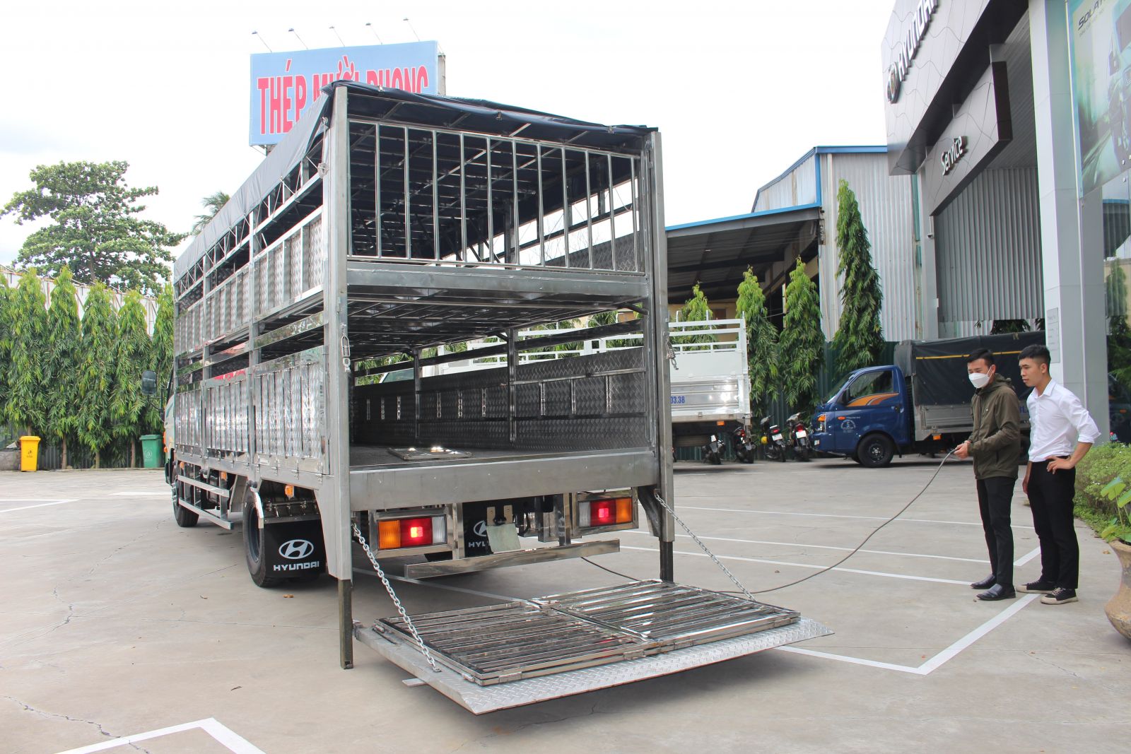 Xe tải Hyundai New Mighty 110XL thùng chở gia súc
