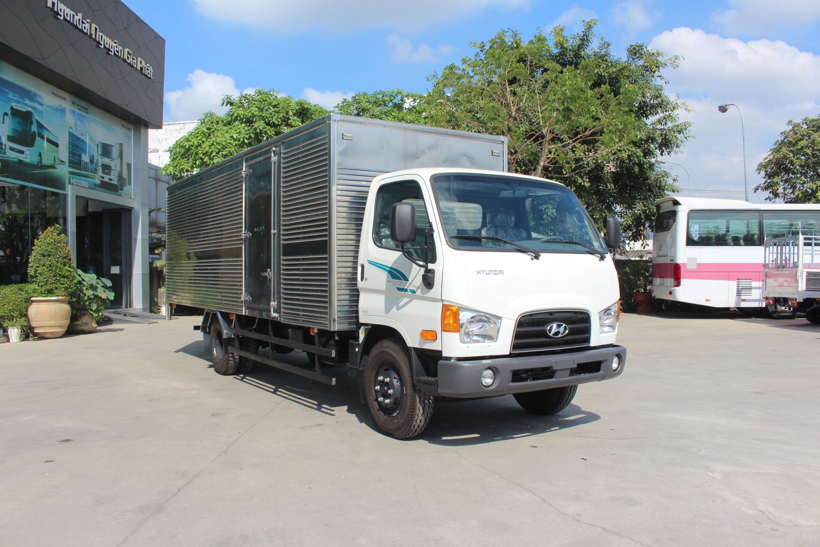 Xe tải Hyundai Mighty 110XL thùng kín 7 tấn