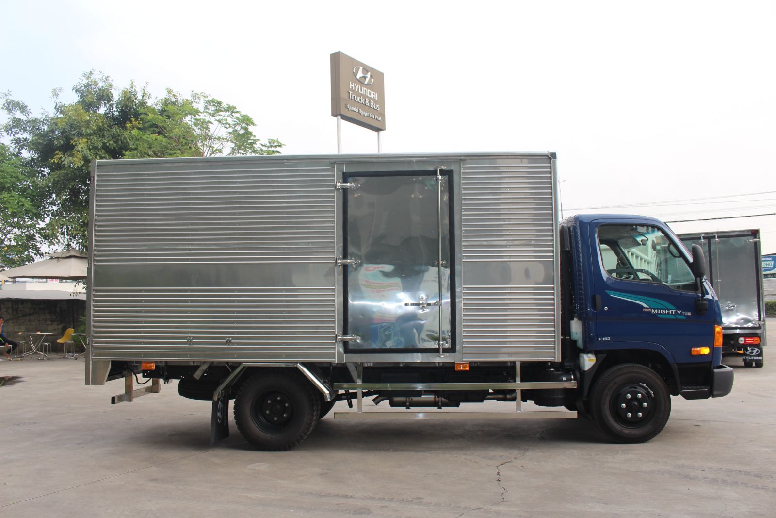 Thiết kế ngoại thất xe tải Hyundai 75S thùng kín ấn tượng