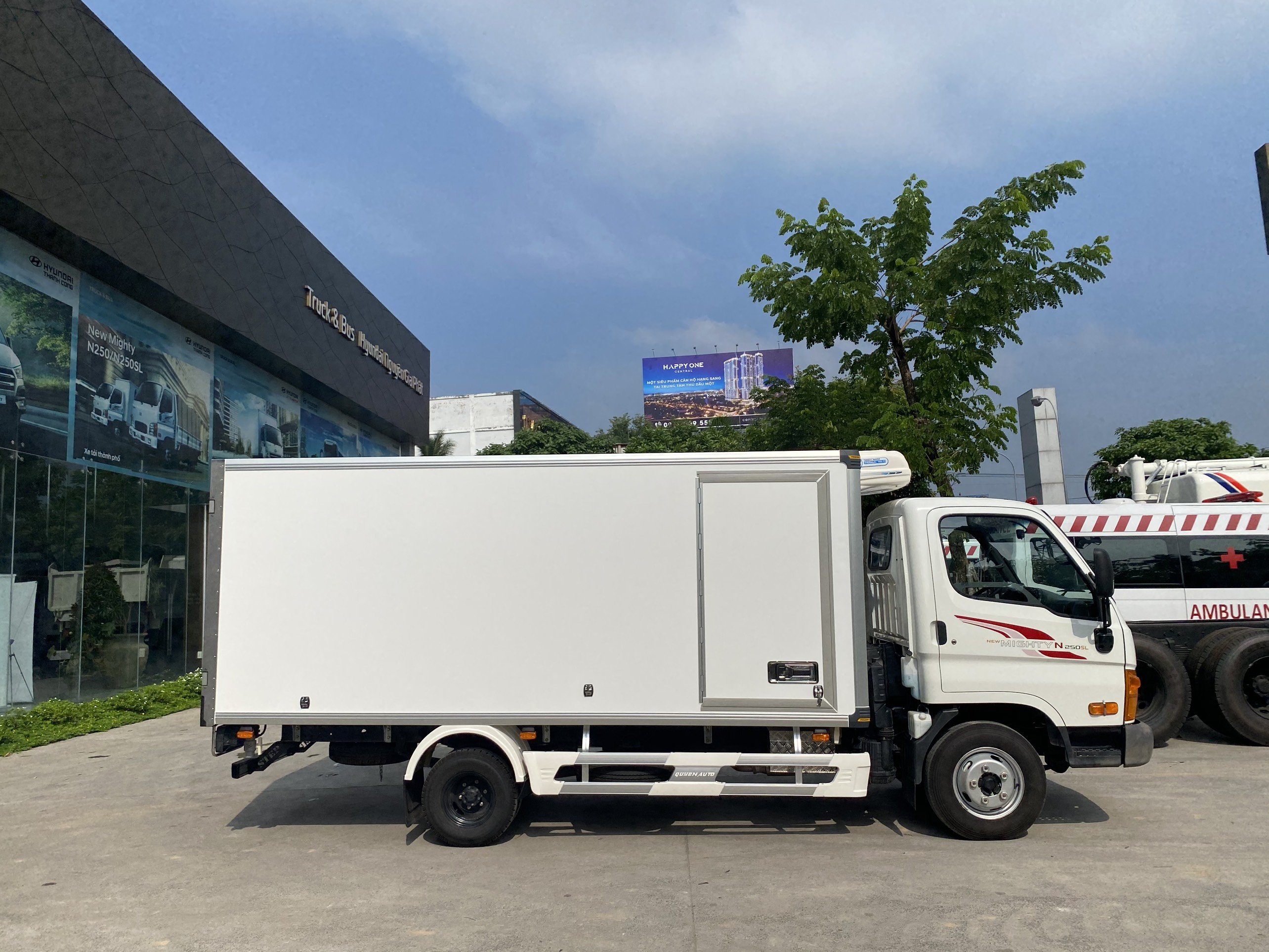 Xe tải Hyundai N250SL thùng đông lạnh 