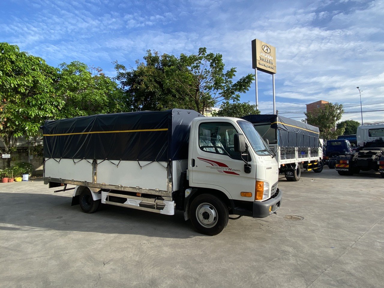 Xe tải Hyundai N250SL thùng mui bạt