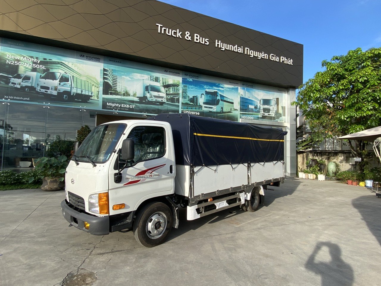 Xe tải Hyundai N250SL thùng mui bạt