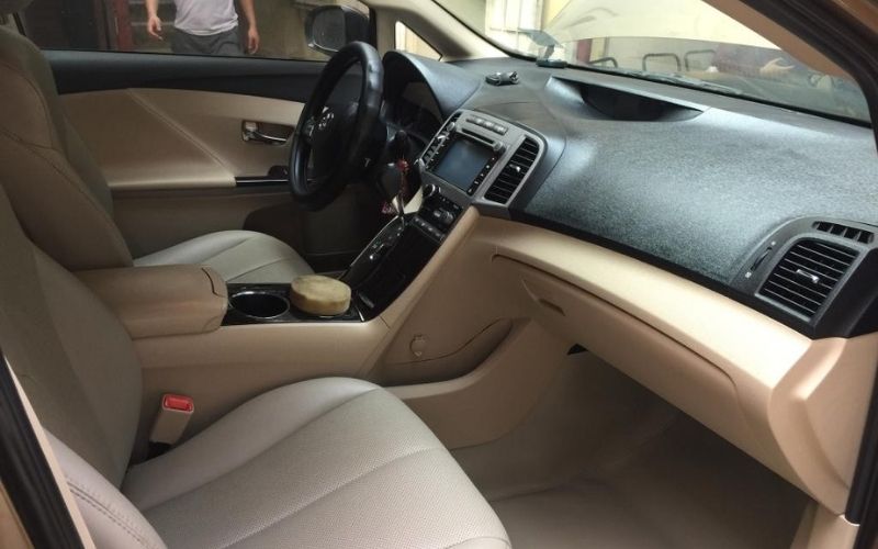 Khi nào nên vệ sinh nội thất ô tô?