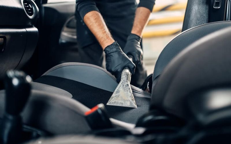 Tự vệ sinh nội thất ô tô tại nhà