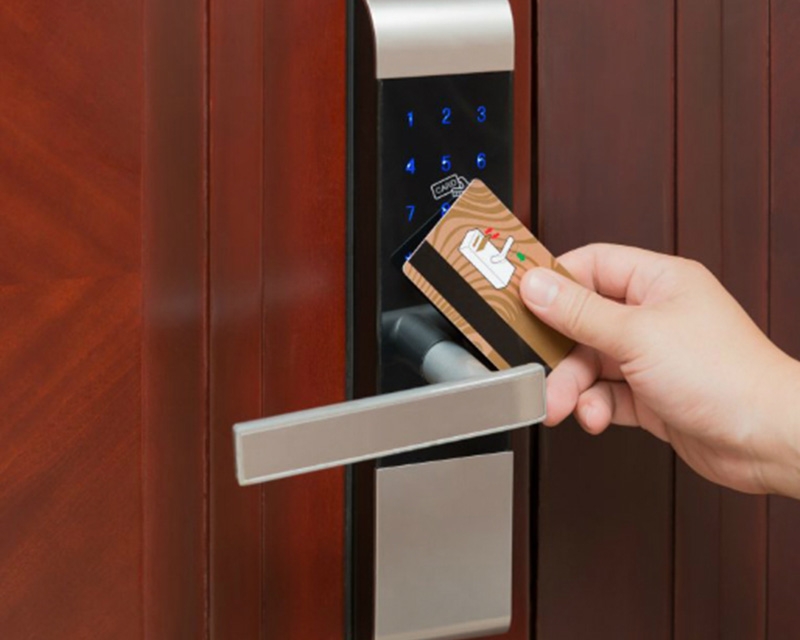 Cách mở khóa cửa điện tử bằng thẻ từ